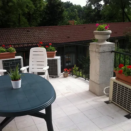 Kalmar Panzio 3* Budapest