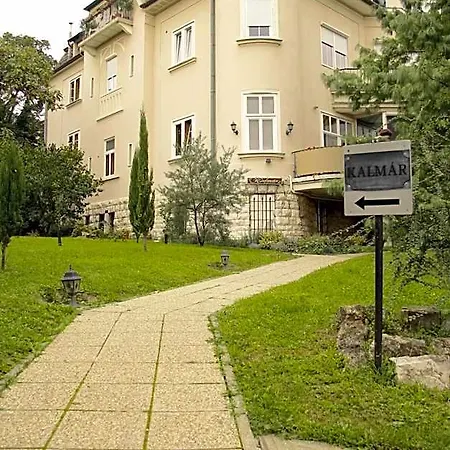 Kalmár Panzió Bed and breakfast 3*