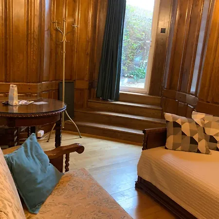 Bed & Breakfast Kalmár Panzió Budapest